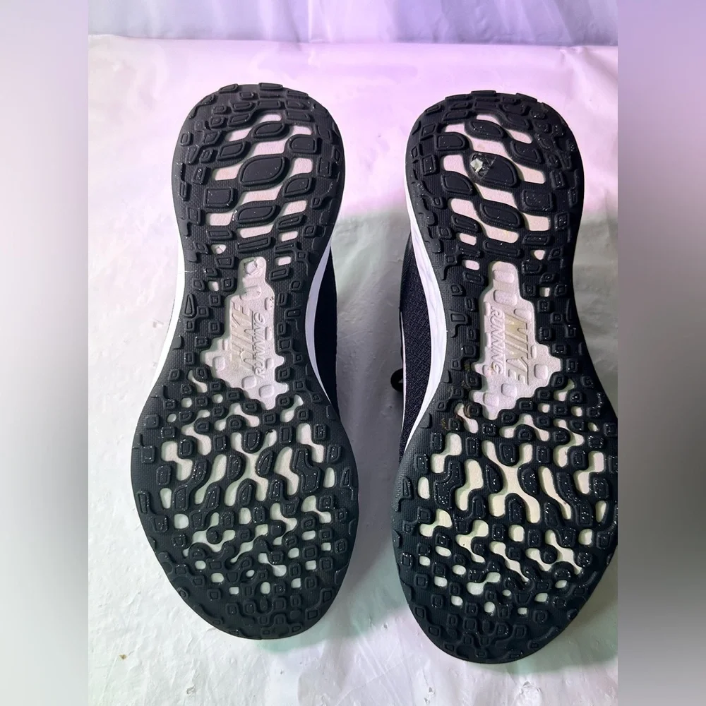Nike Black & White Lightweight Training Sneakers
